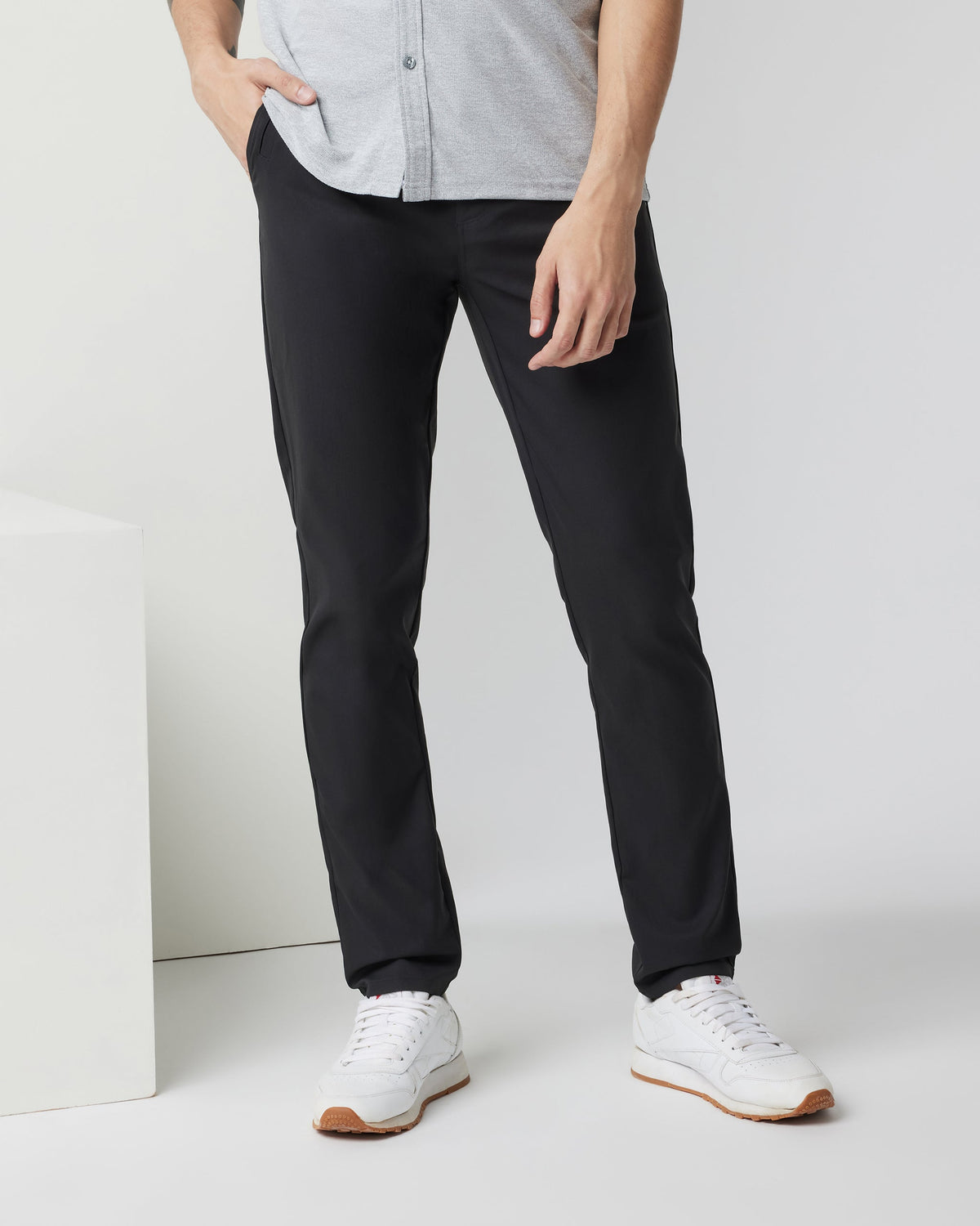 V427-LBLK_FA24_M_ECOMM_PANTS_FULL_2.jpg