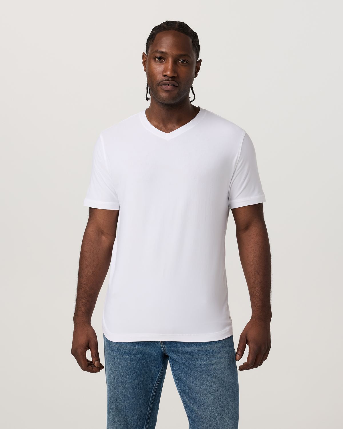 V1032WHT_FA26_M_TOPS_FRONT_1.jpg