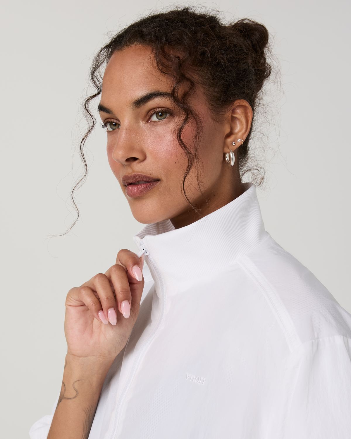 Retrograde Short Sleeve Half Zip Jacket | White