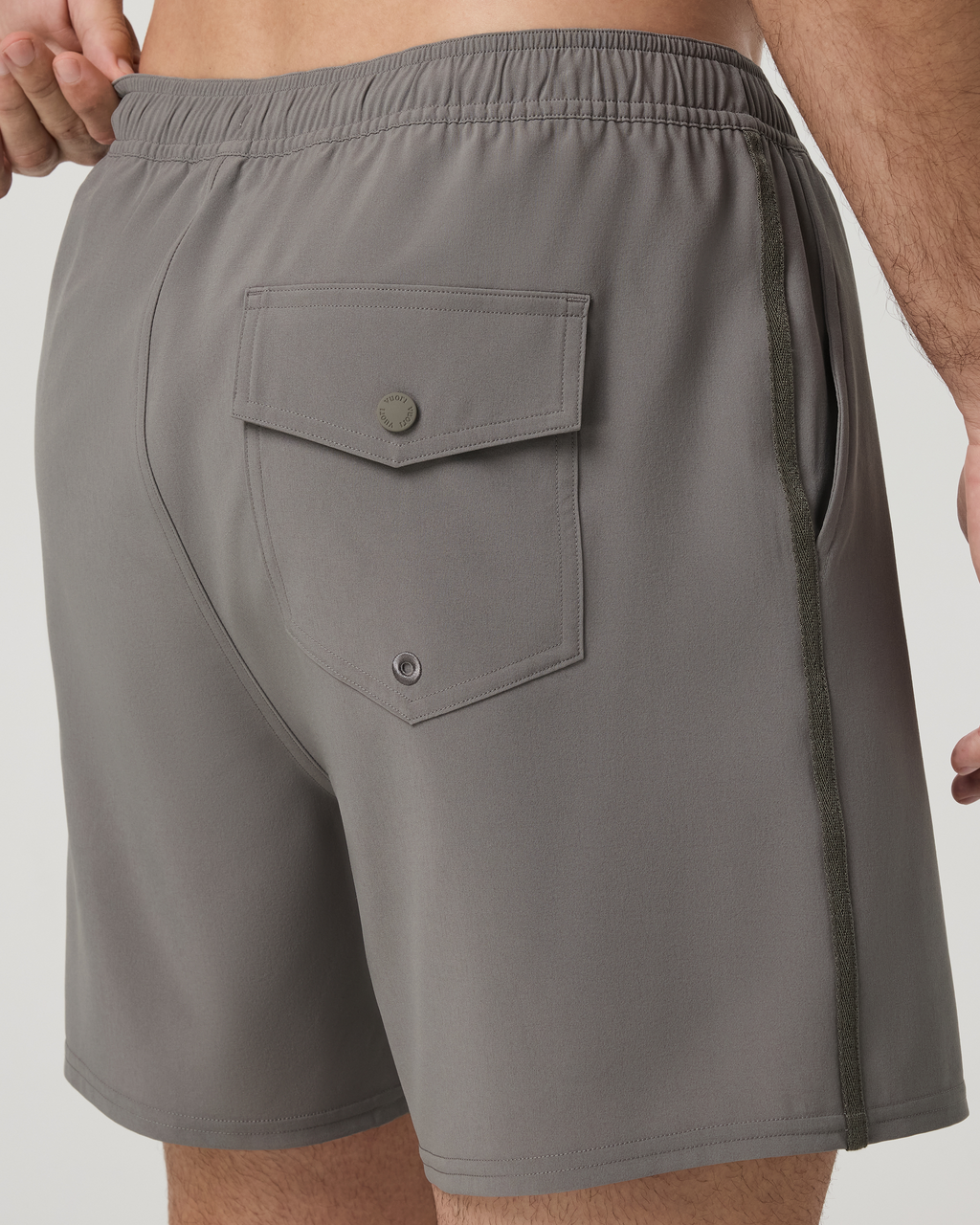 Banks Resort Short | Greyhound