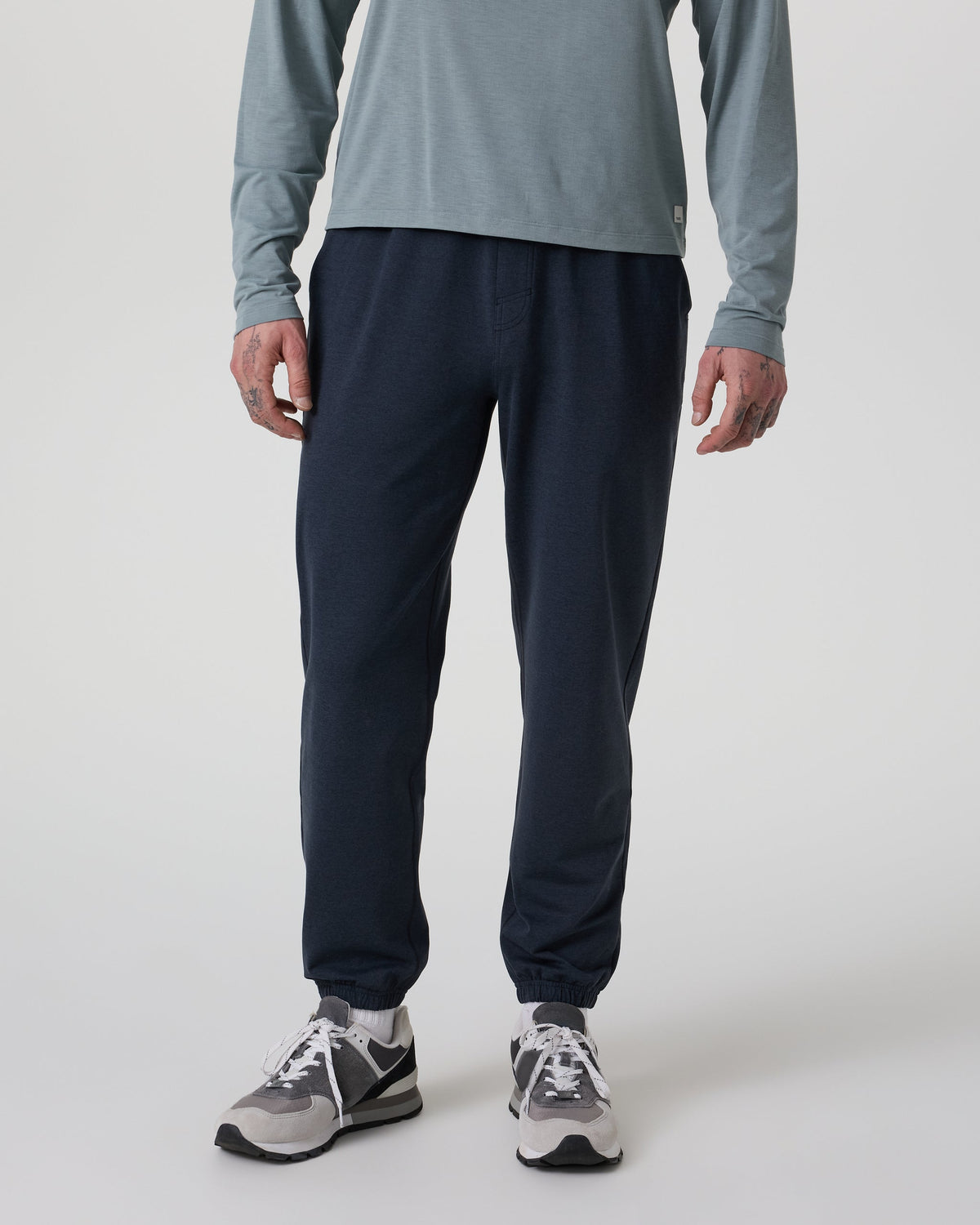 V4066-30HMD_SP25_M_ECOMM_BOTTOMS_FRONT_2.jpg