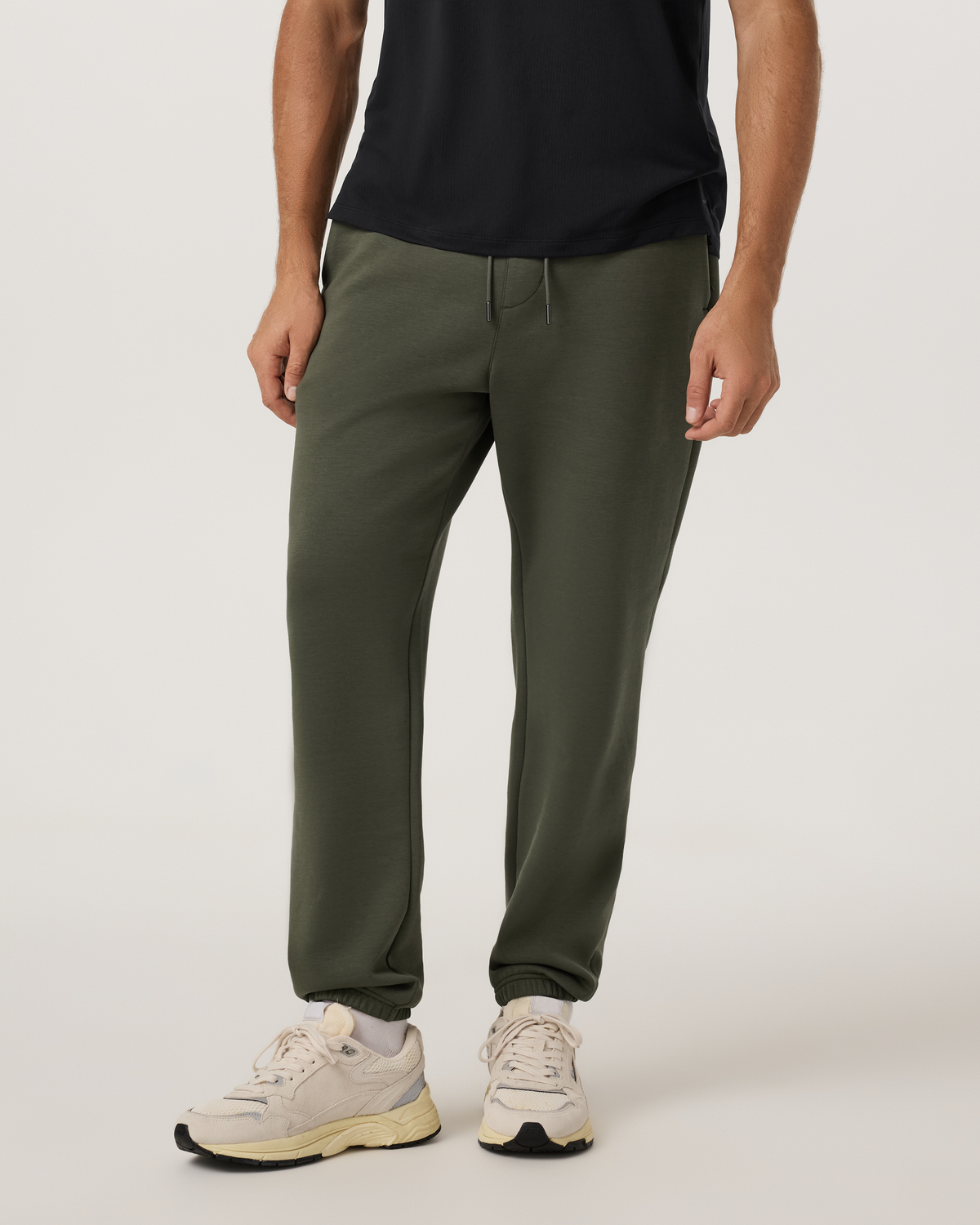 V4192ARM_FA26_M_BOTTOMS_FRONT_2.jpg