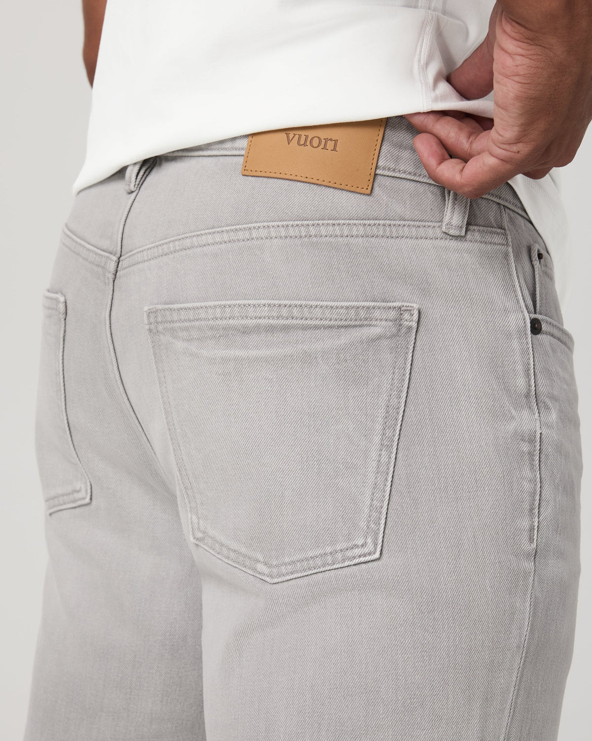 Vuori Vintage Jean Classic Fit 32" | MoonWash Denim