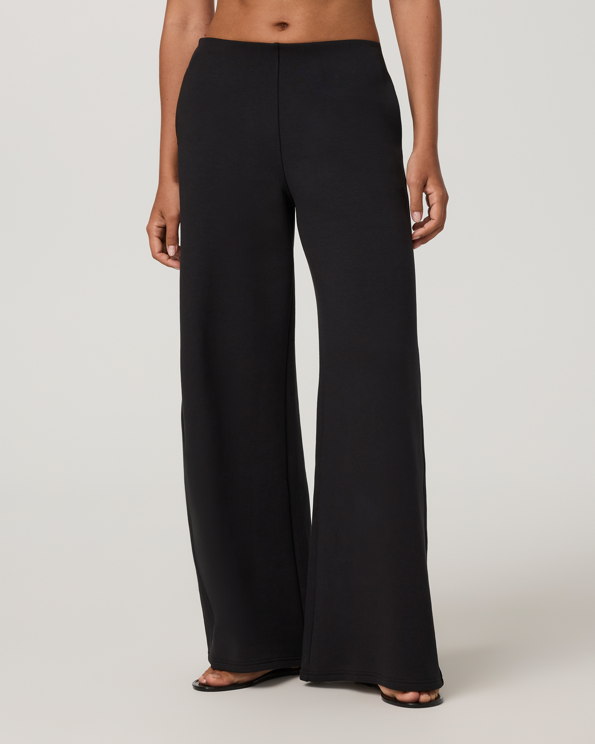 Vuori Galaxy High Rise Wideleg- Short | Black