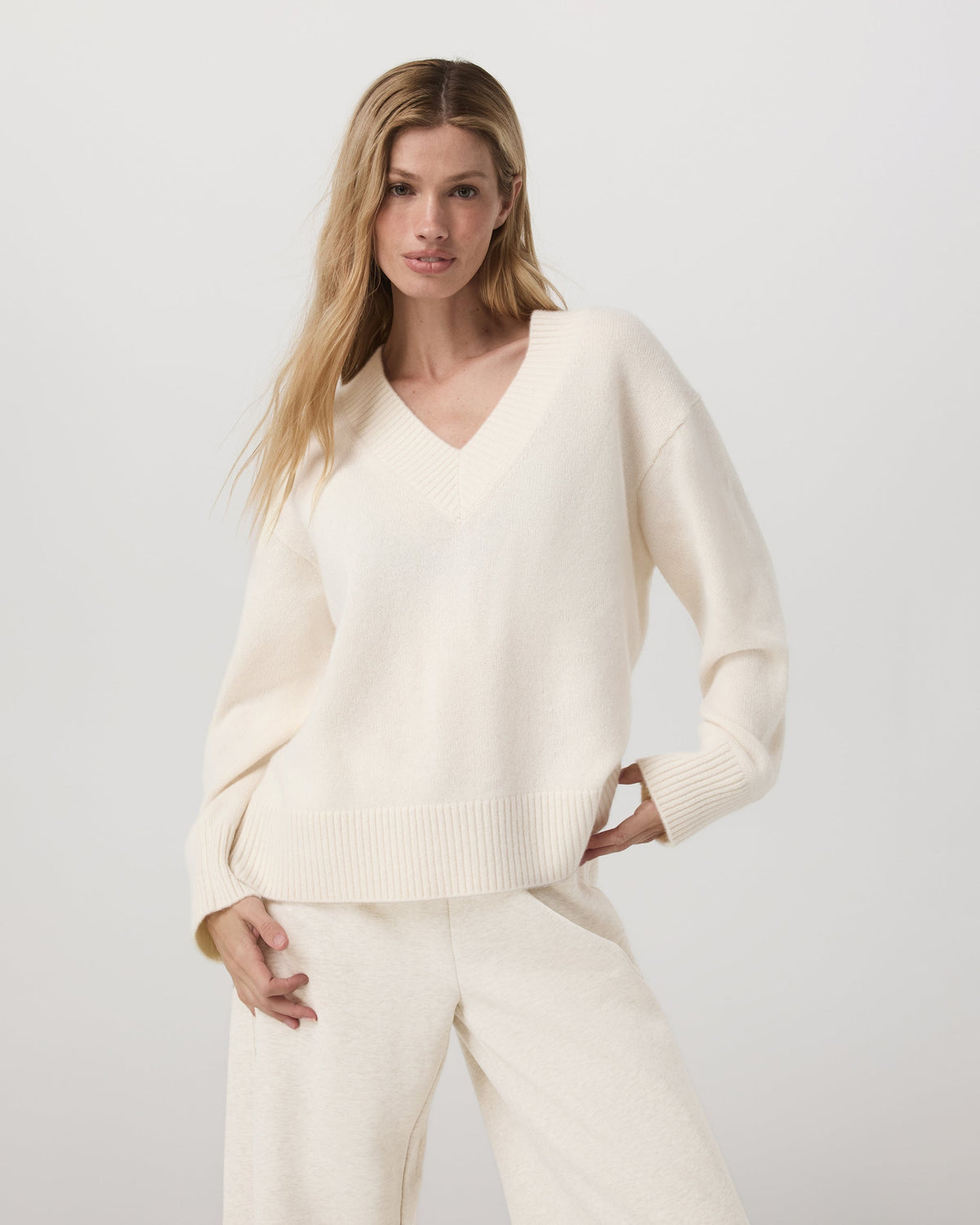 Émilie Cashmere Oversized V-Neck | Porcelain